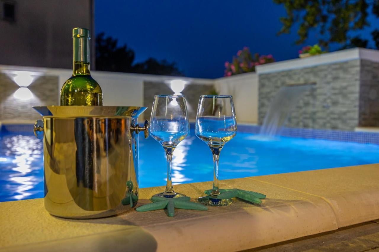 Holiday Home Dusak With Swimming Pool And Jacuzzi Dramalj Exterior foto